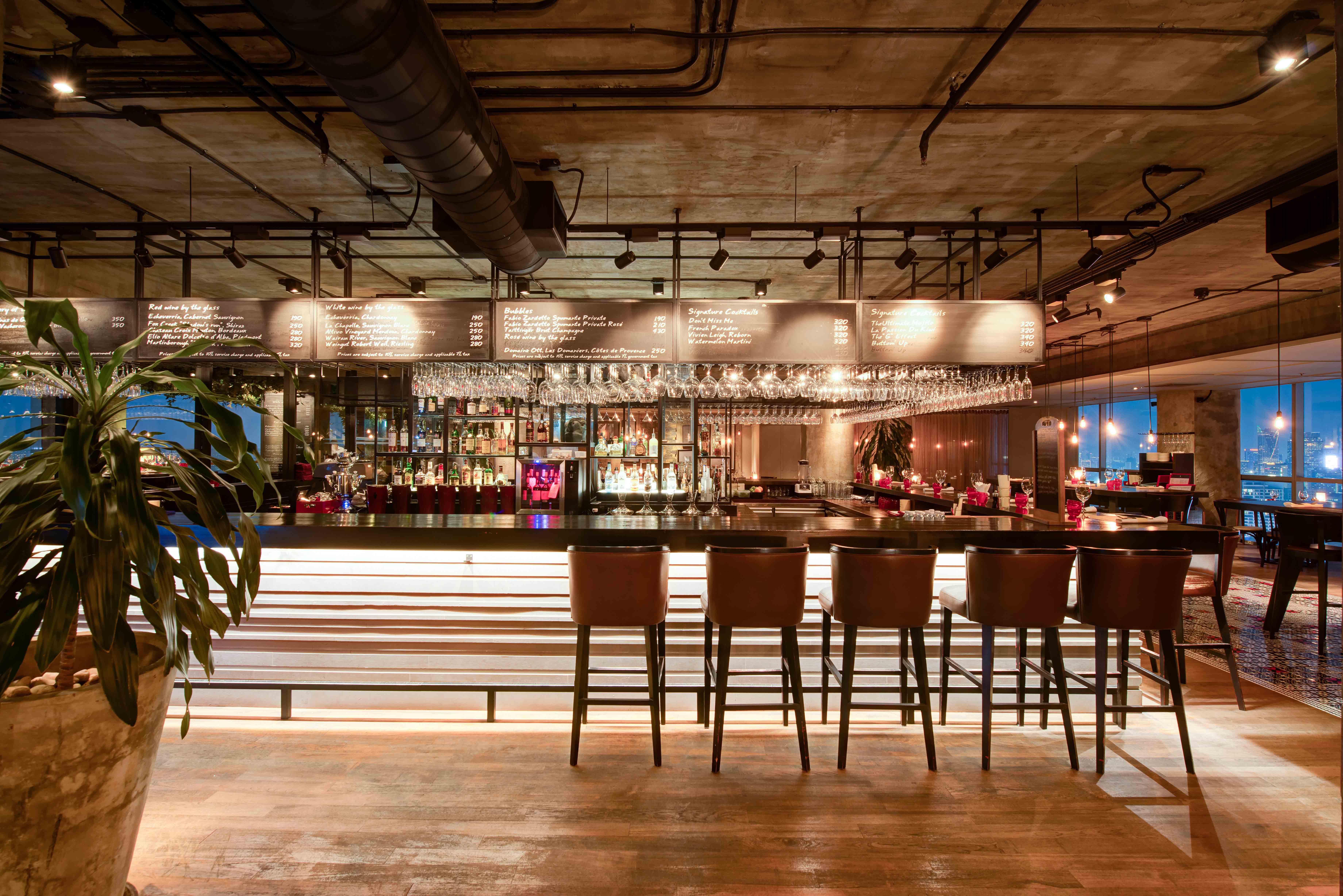 Pullman Bangkok Hotel G Экстерьер фото The bar at the 101 bar