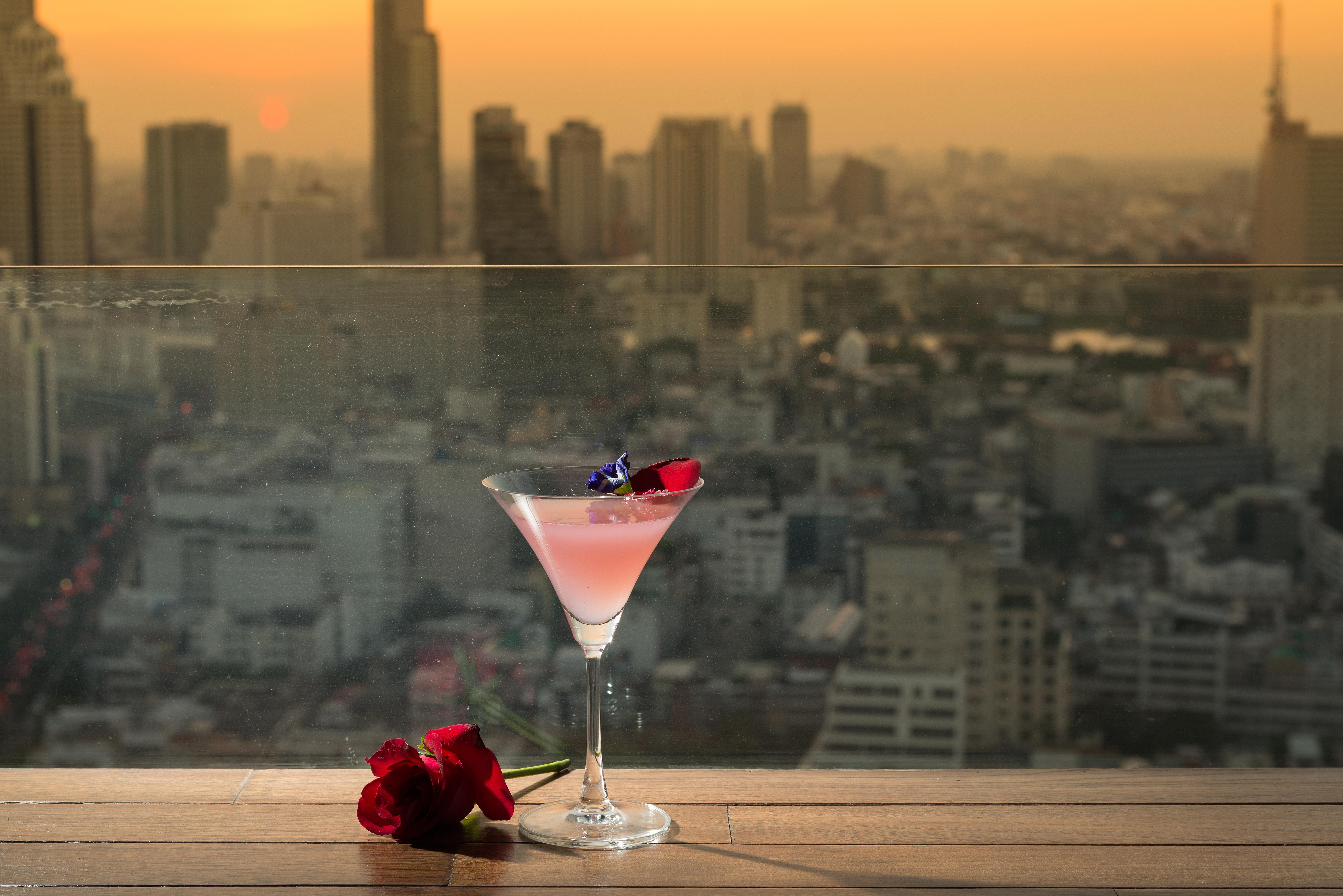 Pullman Bangkok Hotel G Экстерьер фото A cosmopolitan cocktail