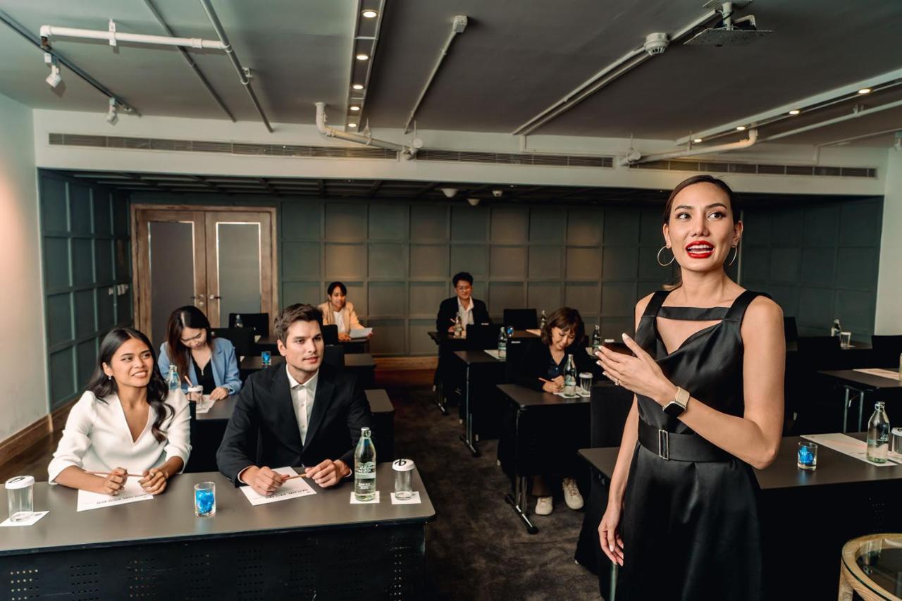 Pullman Bangkok Hotel G Экстерьер фото A meeting at the European University