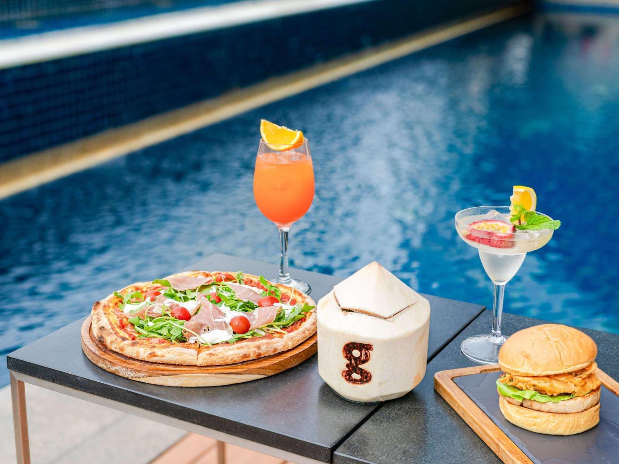 Pullman Bangkok Hotel G Экстерьер фото Poolside dining at the hotel