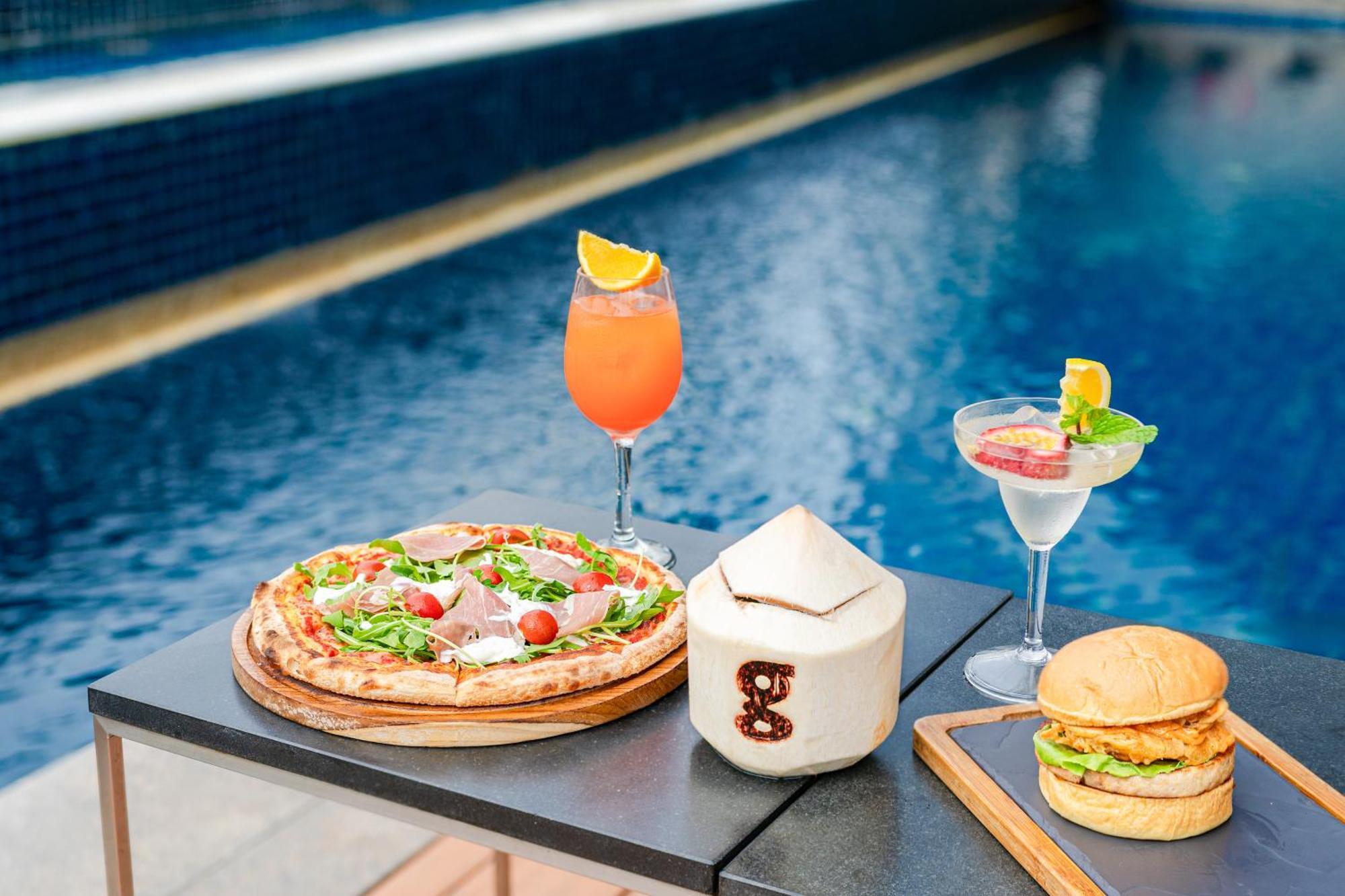 Pullman Bangkok Hotel G Экстерьер фото Poolside dining at the hotel